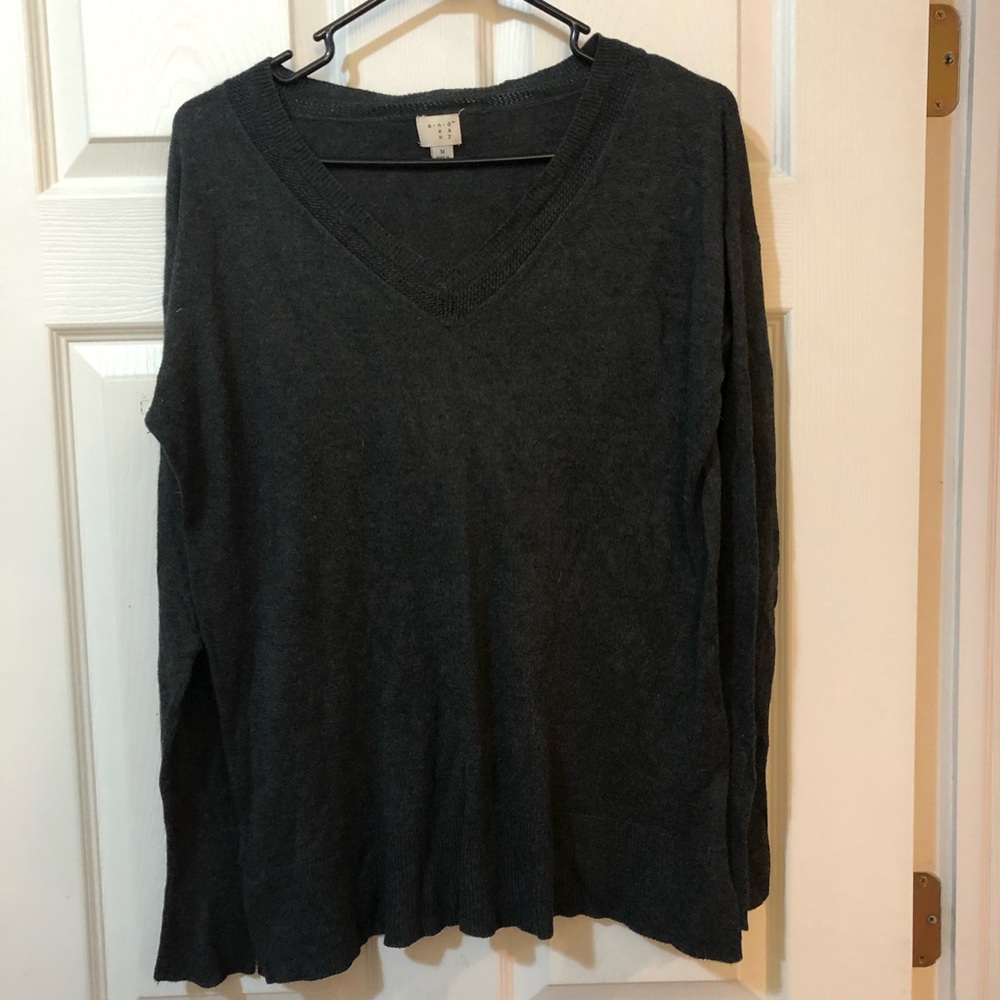 Grey medium v-neck sweater